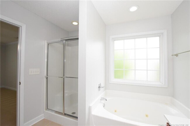 Building Photo - 730 Northview Dr