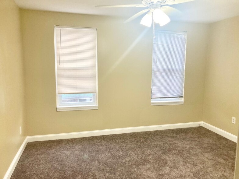 Building Photo - Updated 3-Bedroom in Grays Ferry