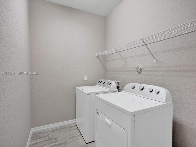 Building Photo - 8330 Rearing Ln