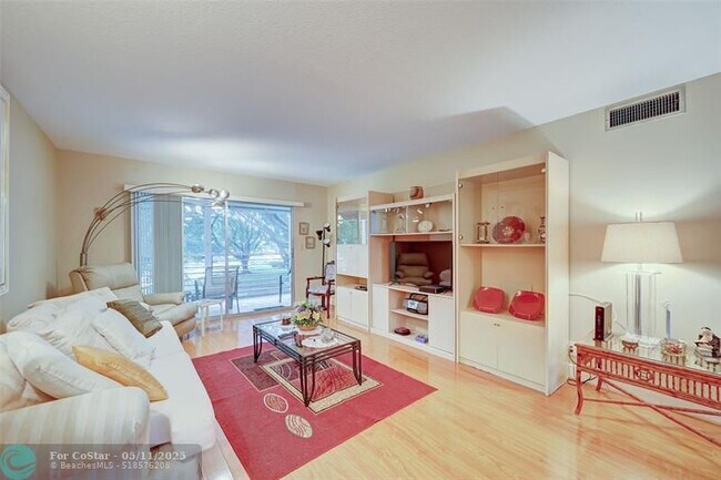 Building Photo - 2102 Lucaya Bend