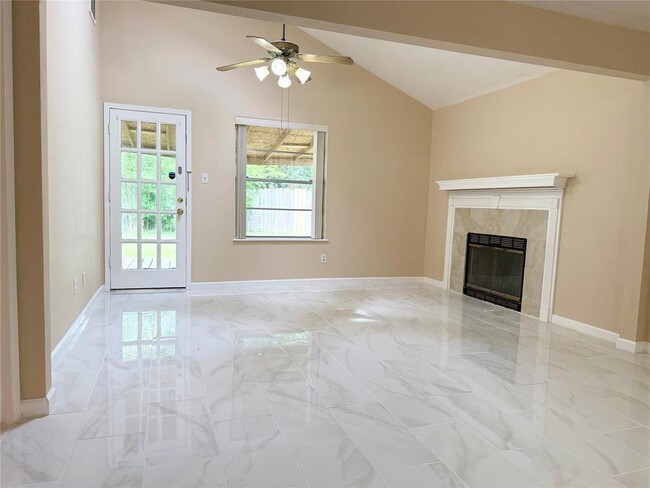 Building Photo - 10202 Hollow Canyon Dr