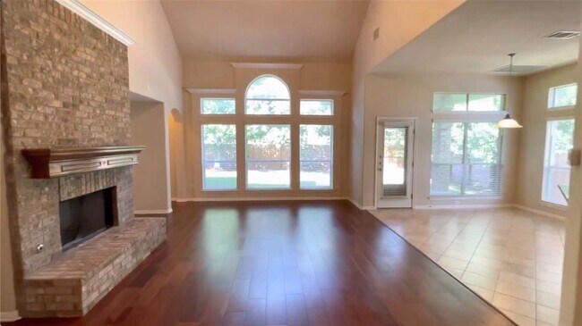 Building Photo - 10036 Lisi Anne Dr