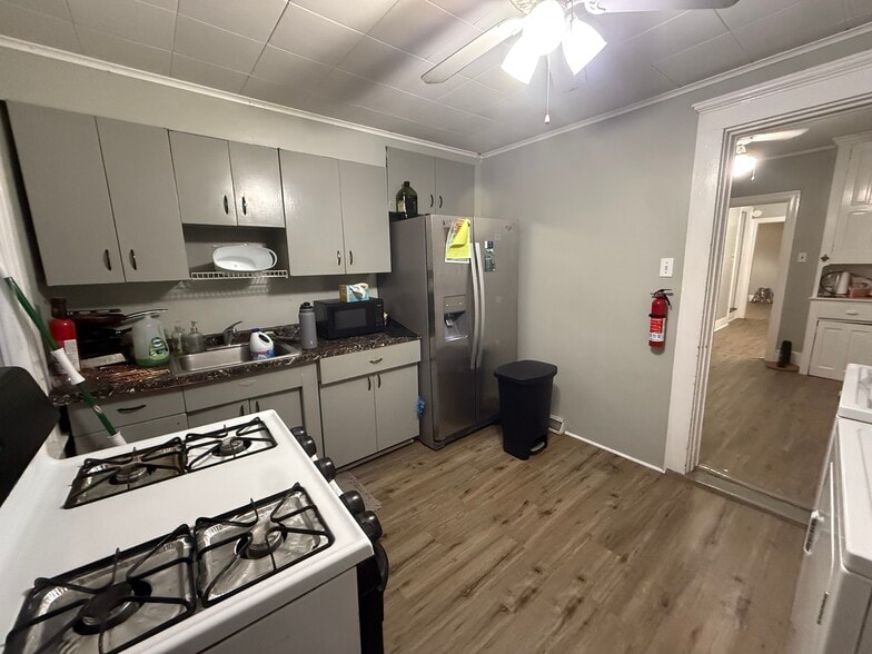 Building Photo - 212 Mannion Ave