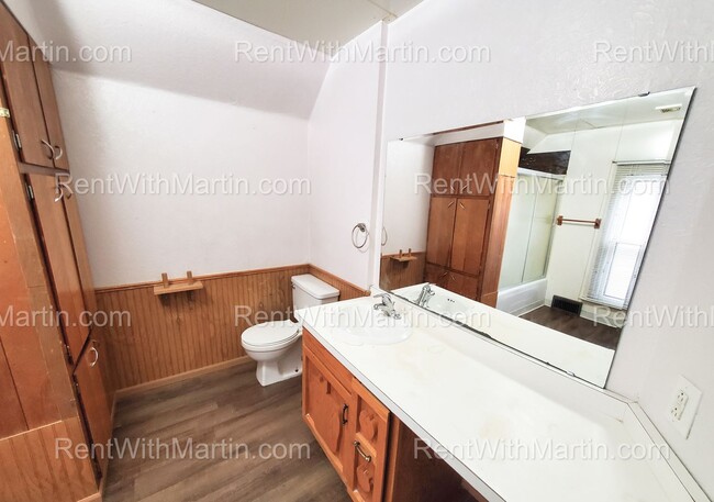 Building Photo - FOR RENT- Lovely 3 bedroom home on the West Side!