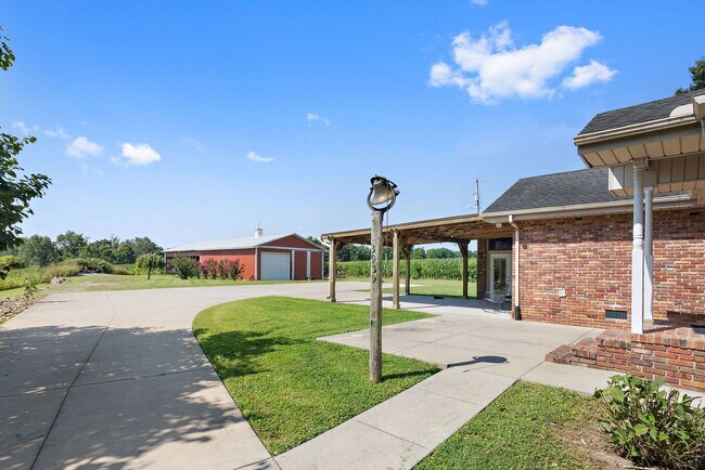 Building Photo - 3595 Martins Chapel Rd