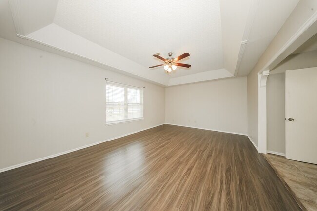 Building Photo - 5421 Sudbury Ln