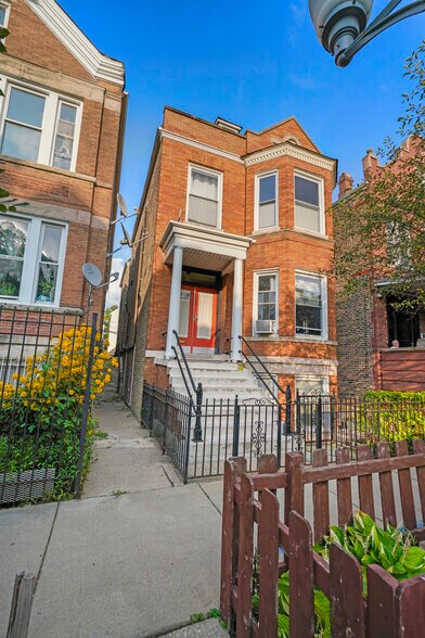 Building Photo - 2321 S Albany Ave