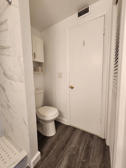 Building Photo - 1400 NE 169th St