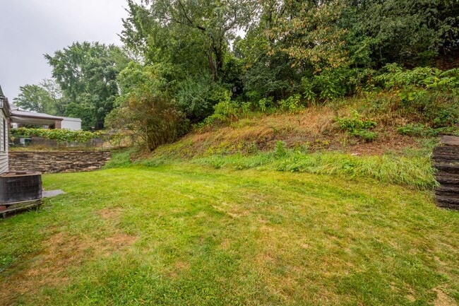 Building Photo - AVAILABLE SEPT 1ST!! BEAUTIFUL 3 BEDROOM I...