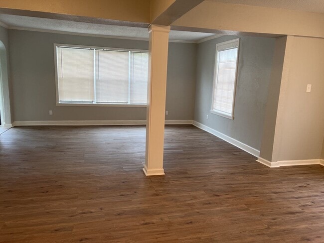 Building Photo - Charming 4 Bdrm, 3 Bath Home | U of M Area | Open To Section 8