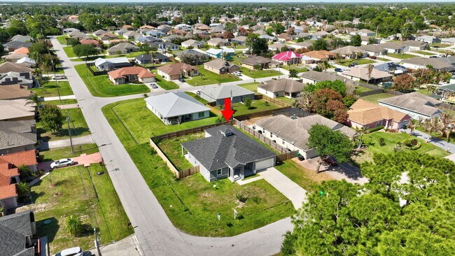 Building Photo - 1791 SW Effland Ave