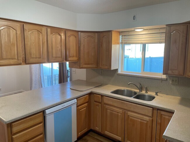 Building Photo - Spacious 5-Bedroom Home Near Little Cotton...