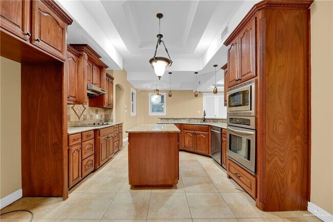 Building Photo - 3218 Lerma Dr