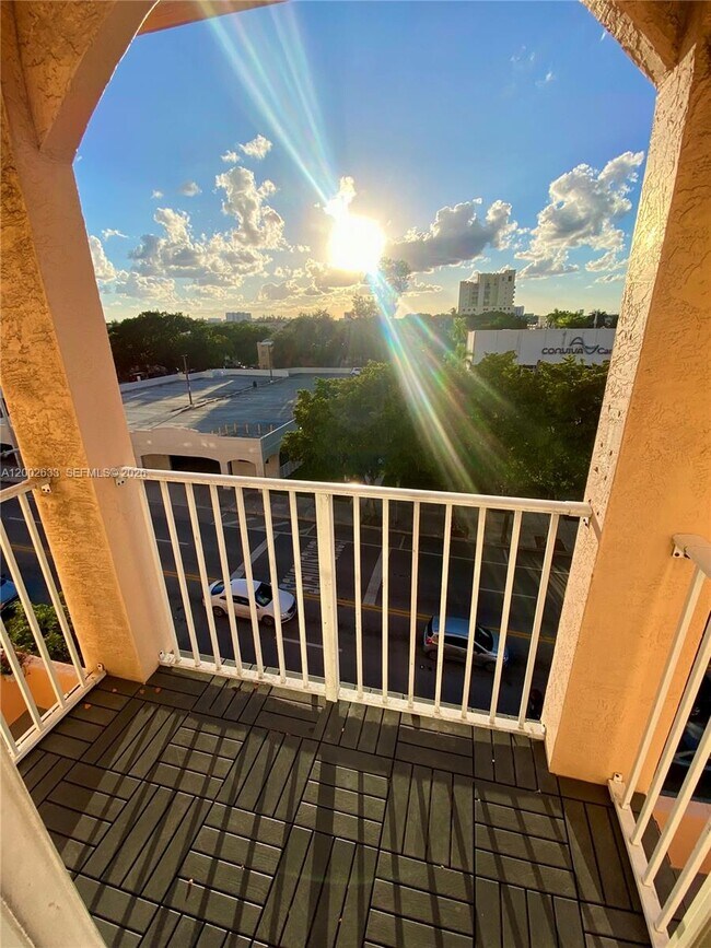 Building Photo - 199 SW 12th Ave