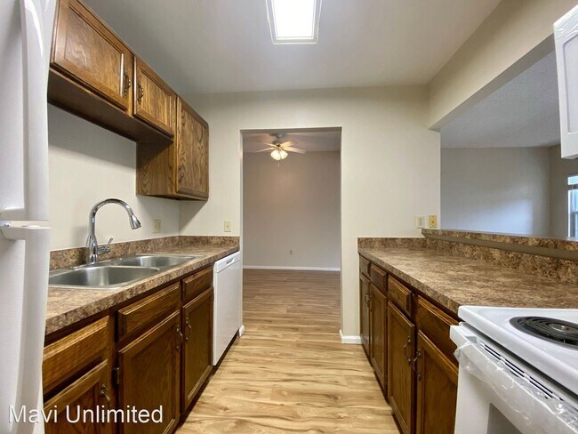 Building Photo - 3 br, 2.5 bath House - 1817 S Union Blvd.