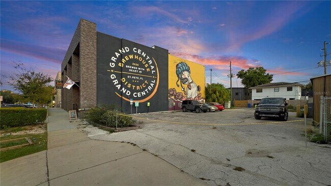 Building Photo - 2500 4th Ave S