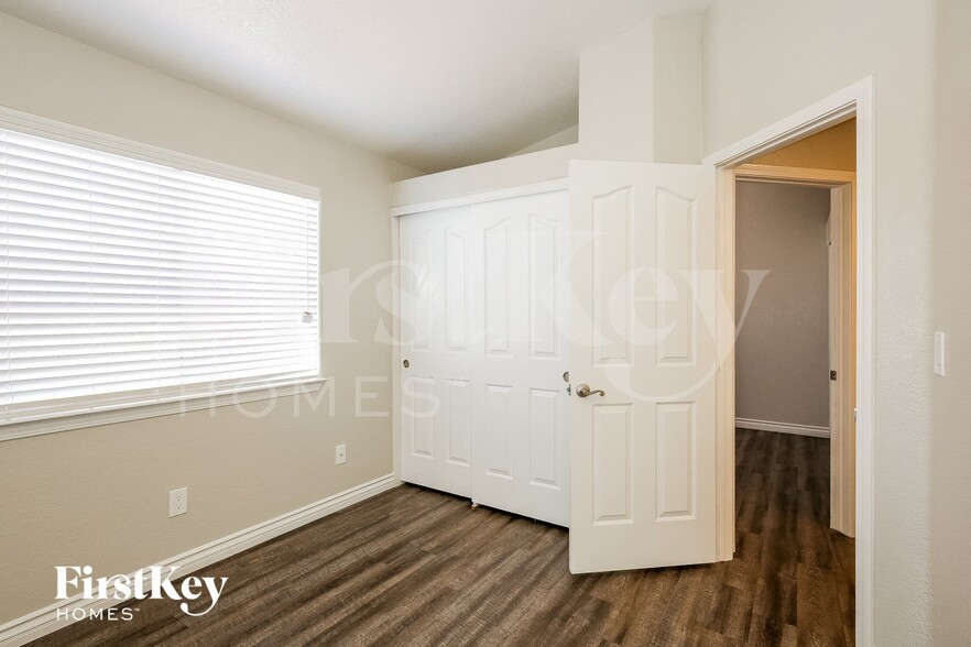 Building Photo - 890 Prairie Grass Dr