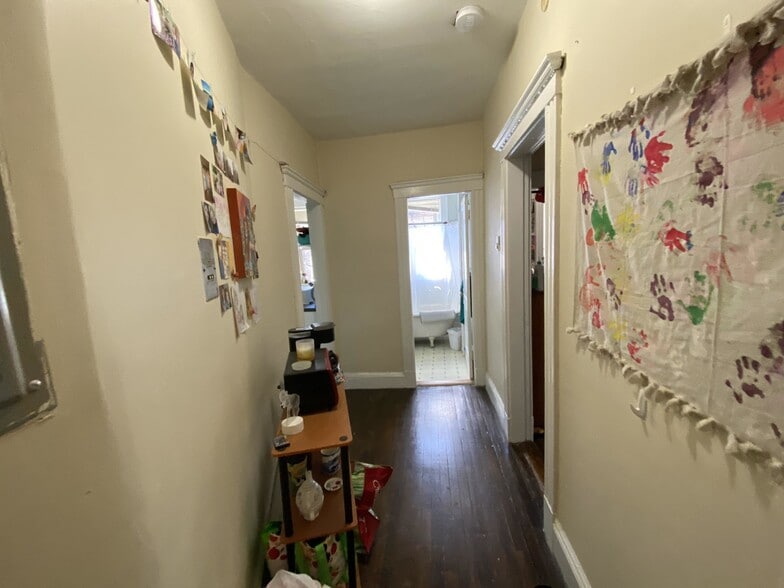 Building Photo - 61 Park Dr