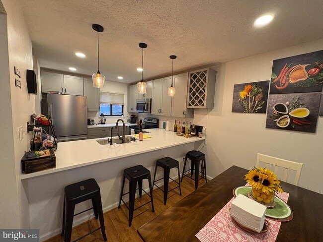 Primary Photo - 46 Fishhook Ln