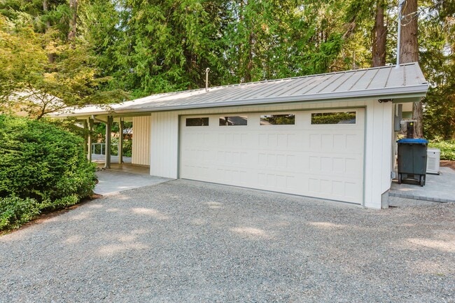 Building Photo - Low Bank Waterfront New Remodel on Huge Lot