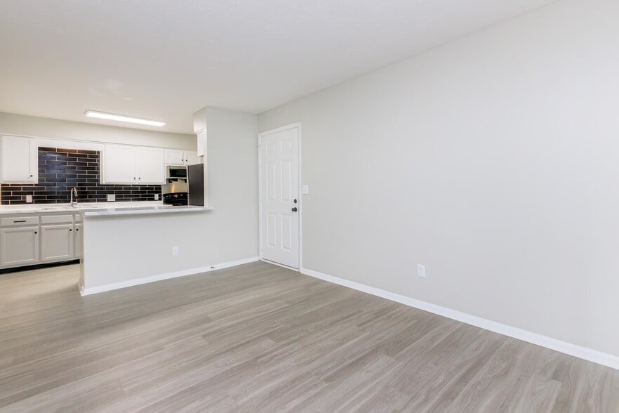 Building Photo - The Roosevelt Apartment Homes