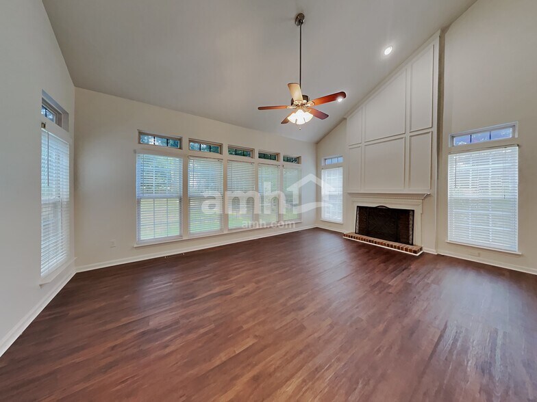 Building Photo - 219 Chandeleur Dr