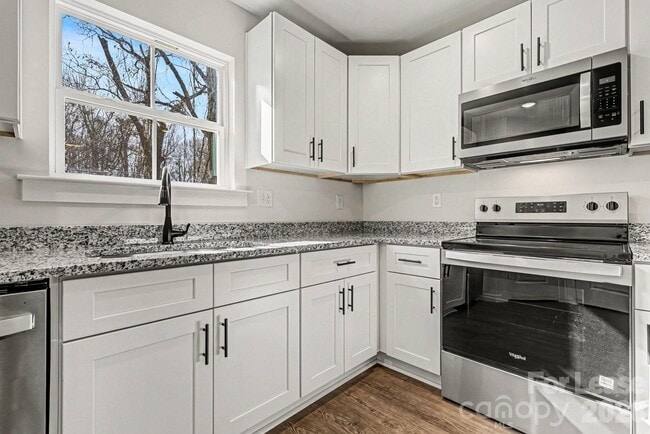 Building Photo - 104 10th Ave SE