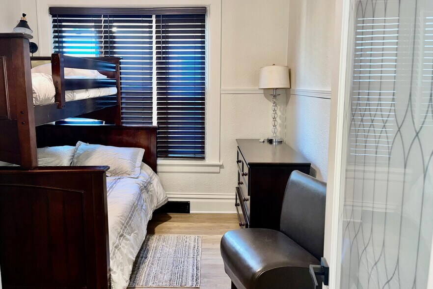 Main level 2nd bedroom - 1540 N 10th St