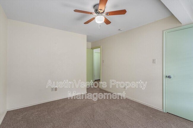 Building Photo - 10057 Woodland Village Dr