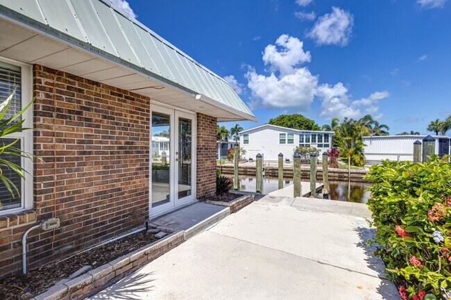 Building Photo - ** NEAR DOWNTOWN ** 2 BED / 2 BATH CONDO -...