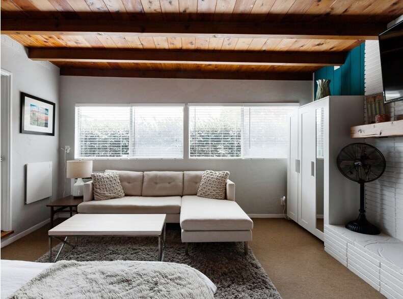 Building Photo - 4759 Baylor Dr