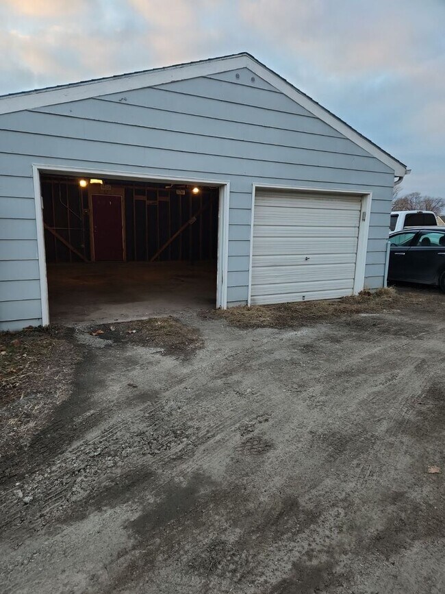 Building Photo - Lovely 3BD/1BA Home in Council Bluffs