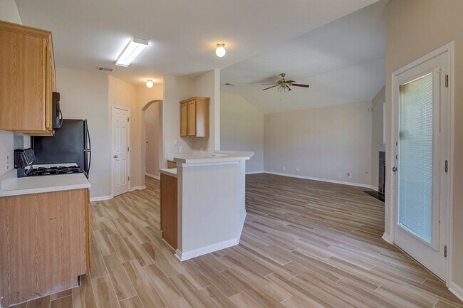 Building Photo - 1013 Lantana Ln