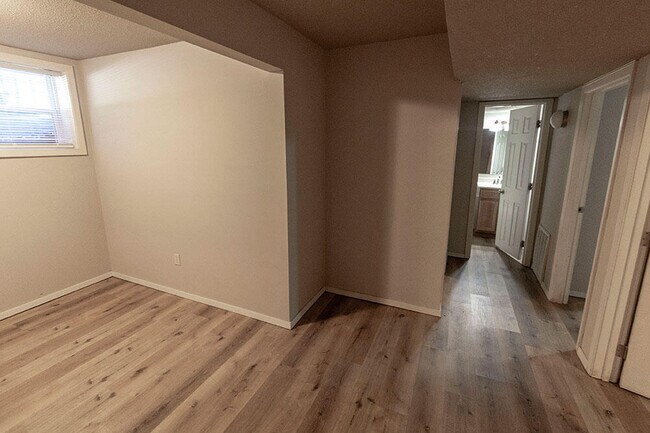 Building Photo - 216 Wheaton Ct