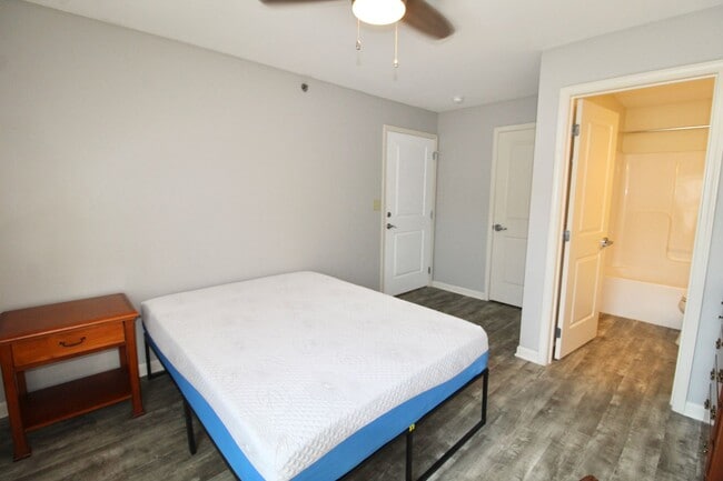 Building Photo - 510#204 Davis Mill Drive