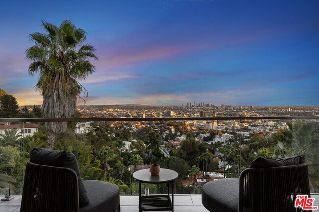 Building Photo - 2260 Maravilla Dr