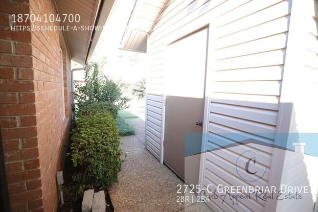Building Photo - 2725 Greenbriar Dr