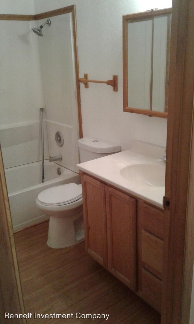 Building Photo - 1019 Pomona St W