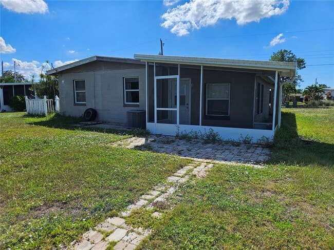 Building Photo - 125 Poinsettia Cir NE