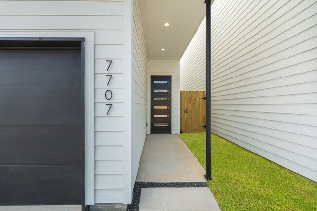 Building Photo - 7707 Inwood Grv Ln