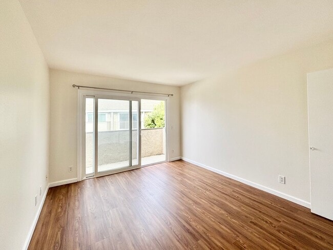 Building Photo - Surfside I | 2 Bedroom + 1.5 Bathroom with...