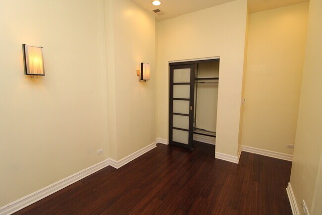 Building Photo - 1744 W Augusta Blvd