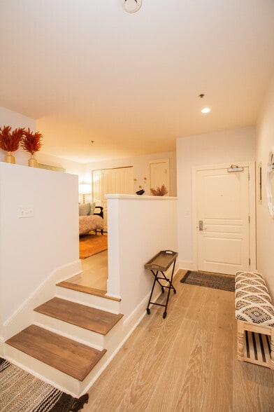 Building Photo - 1387 Washington St