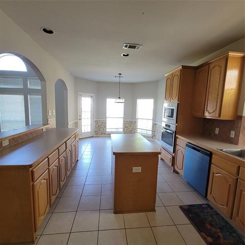 Building Photo - 5400 Meadow Valley Dr