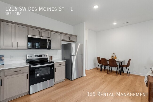 Building Photo - 1216 SW Des Moines St