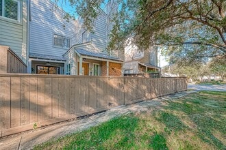 Building Photo - 11733 Lakeside Pl Dr