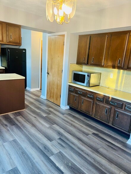 Building Photo - 5620 Cresthaven Ln