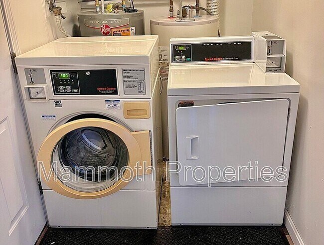 Building Photo - 9 Emerald Dr