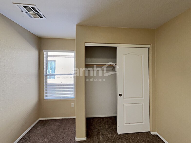 Building Photo - 7948 S Baja Stone Ave