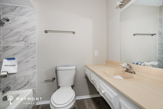 Building Photo - 4 Bedroom Home in Dallas, TX
